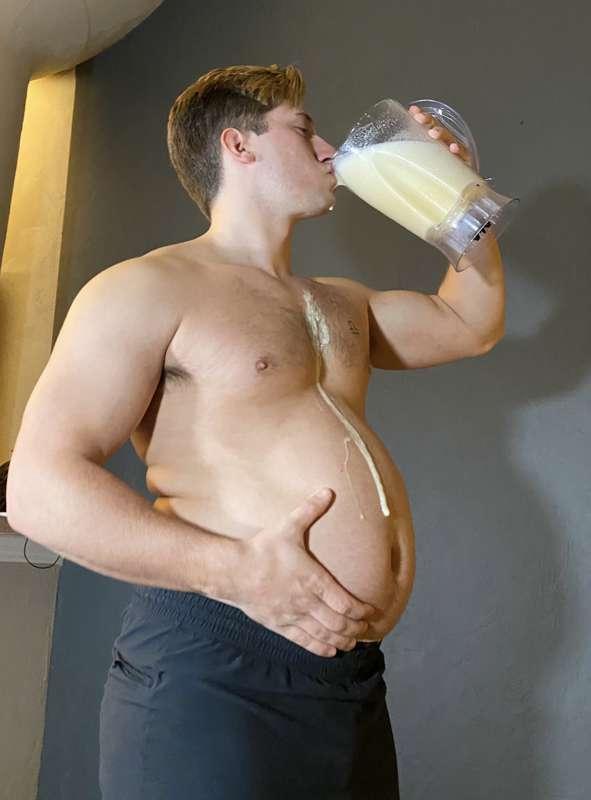 2500 calorie shake chug!
