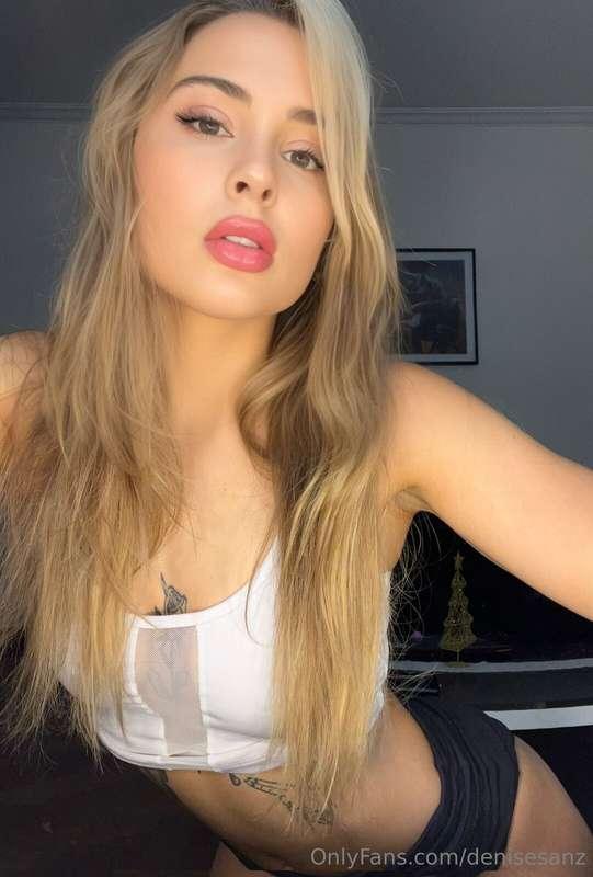 i'm online now for you baby, wanna play? 🙊💦 *DM ME NOW*