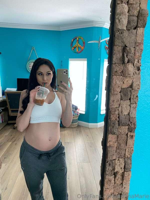 sexy nude pregnant selfie for $5 on this post
get it while i..