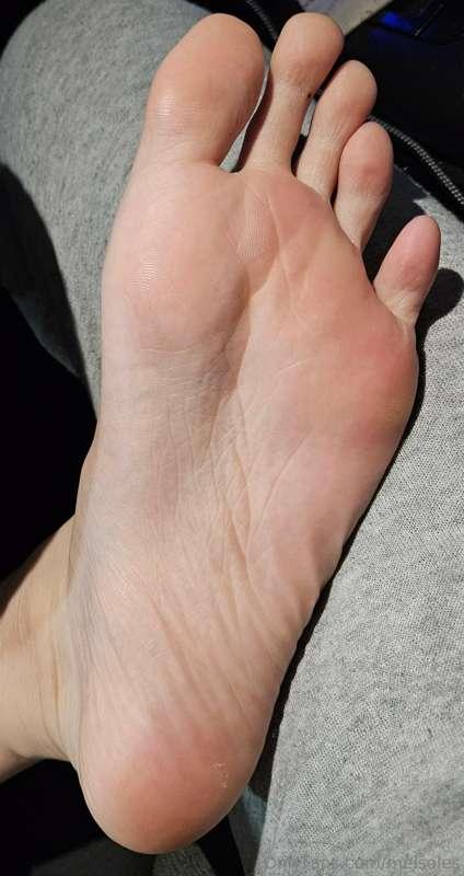 Which foot stool is paying for my coffee?