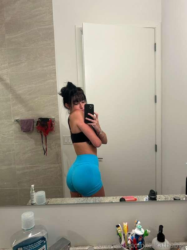 SURPRISE!!! I am going LIVE on here today at 4pm PST in a li..