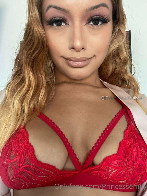 suck & lick my nipples 🥺 ?