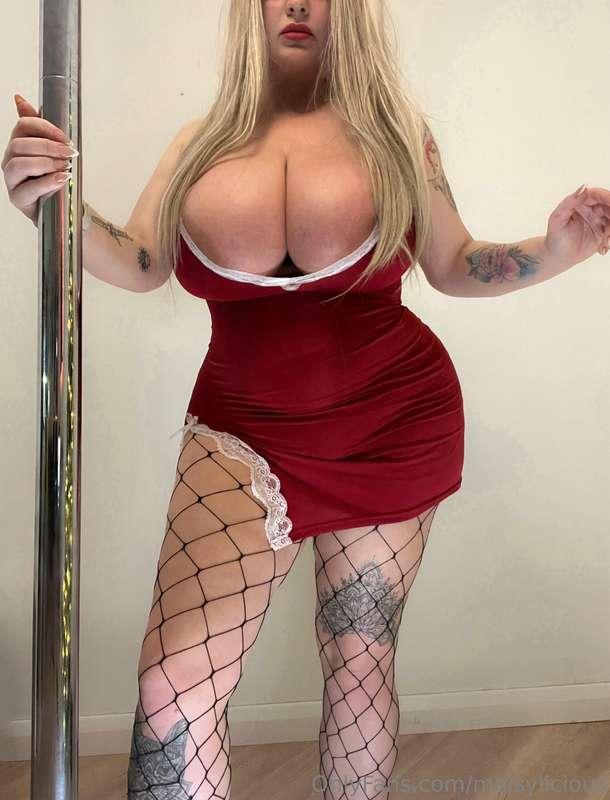 Red looks good on me, don't you think? It makes me feel sexy..