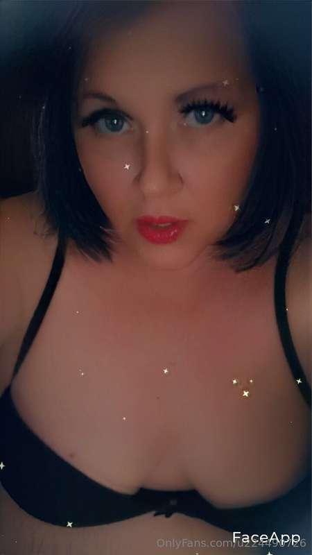Look into my green 💚 eyes as your on top of me baby? Xx
