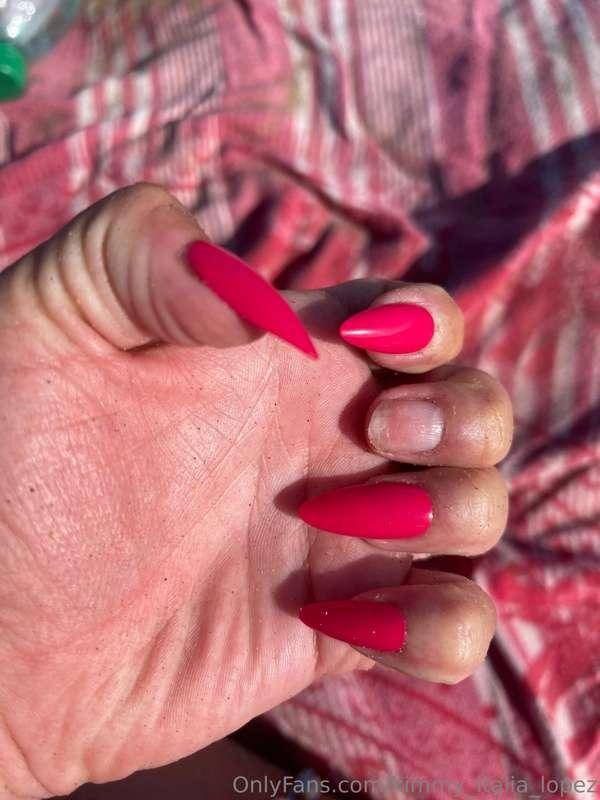 Whoops I broke some nails 💅 spoil me and il spoil you back ❤..
