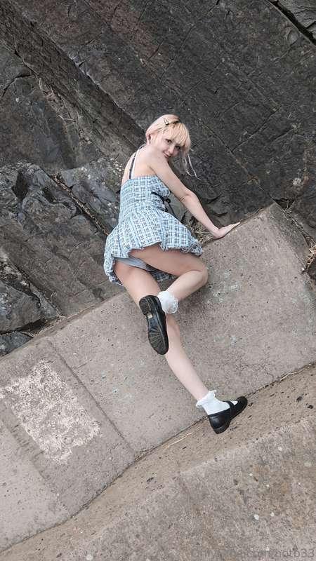 Hehe did a little outdoors shoot!! Feel like its giving alic..