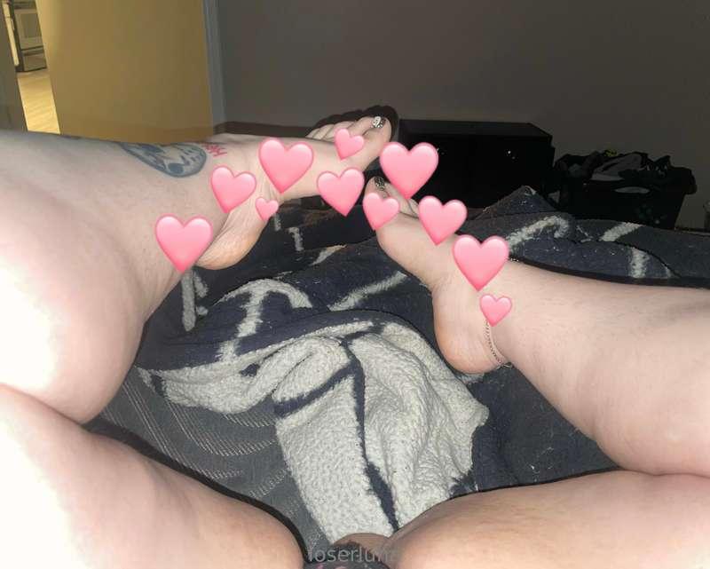 feet pics are available 💘😘 & yes, they get spicy baby 😈