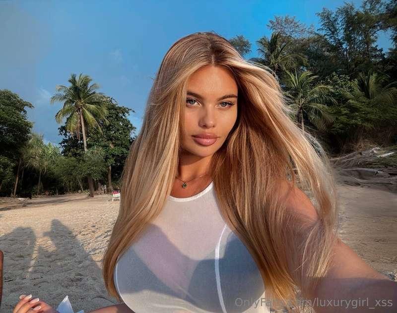 It's really hot on the beach right now😅, but I really enjoy ..