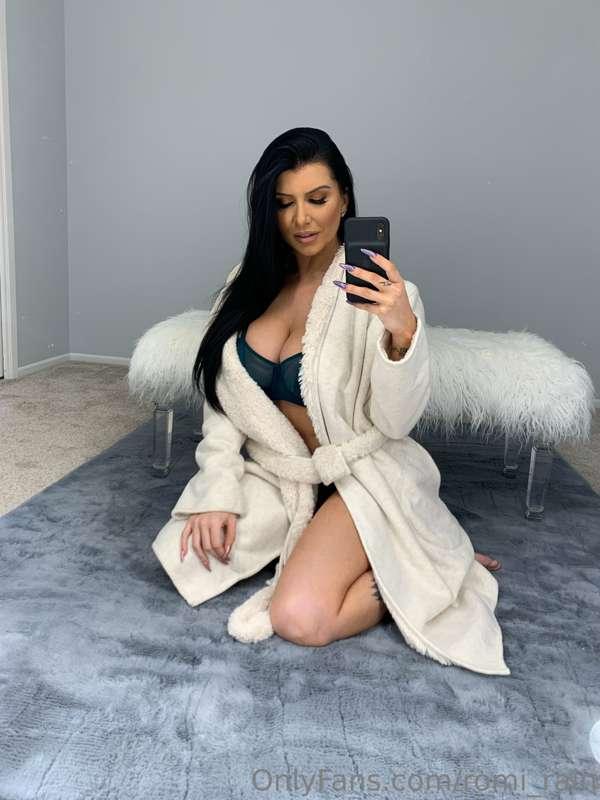 Want to be ***Mommy's Most Valued?*** 😈 Just DM mommy **"MMV..