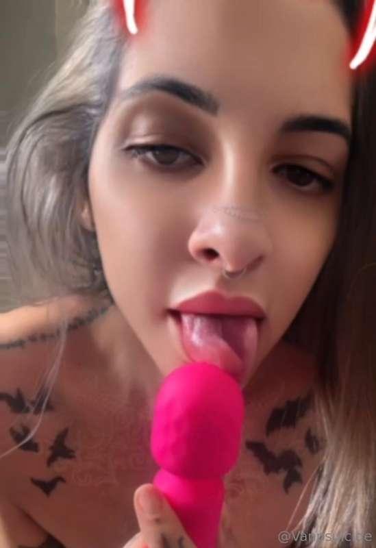 FASTEST FAN WINS!! Tip $19.99 right now and get my PERSONAL ..