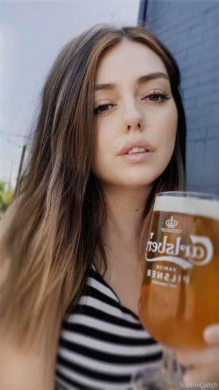 Pub lunch and drinks 🥗🍺👣