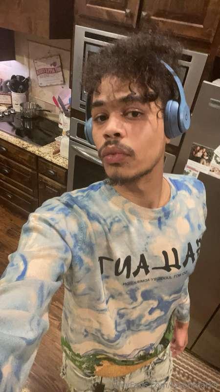 You wanna nut on my face or my ass ?