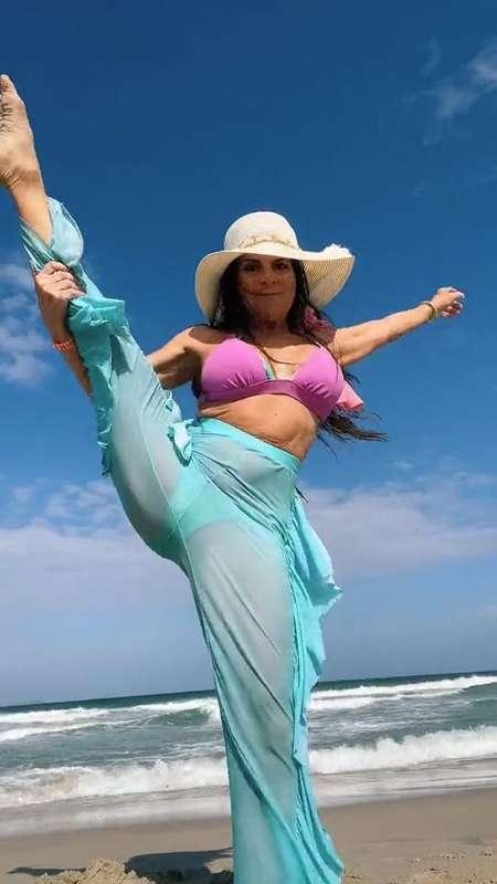 ❤️‍New Feminine Fitness & Fashion At the ☀️🏝️Beach 🏖️