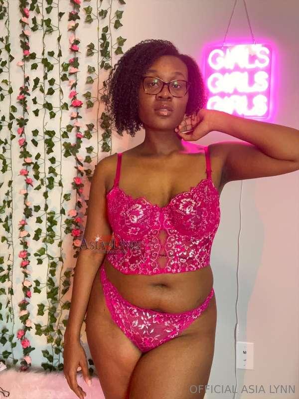 # pretty in pink 🩷💦 @xasialynnx