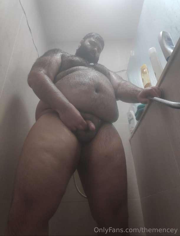 Osote en la ducha
Big bear taking a shower