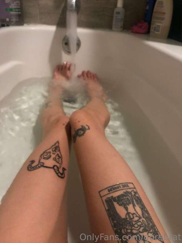 Legs n toes hehe