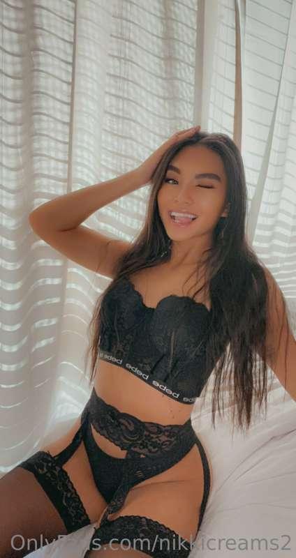 cum play with a juicyyy slut 🍑💦😈