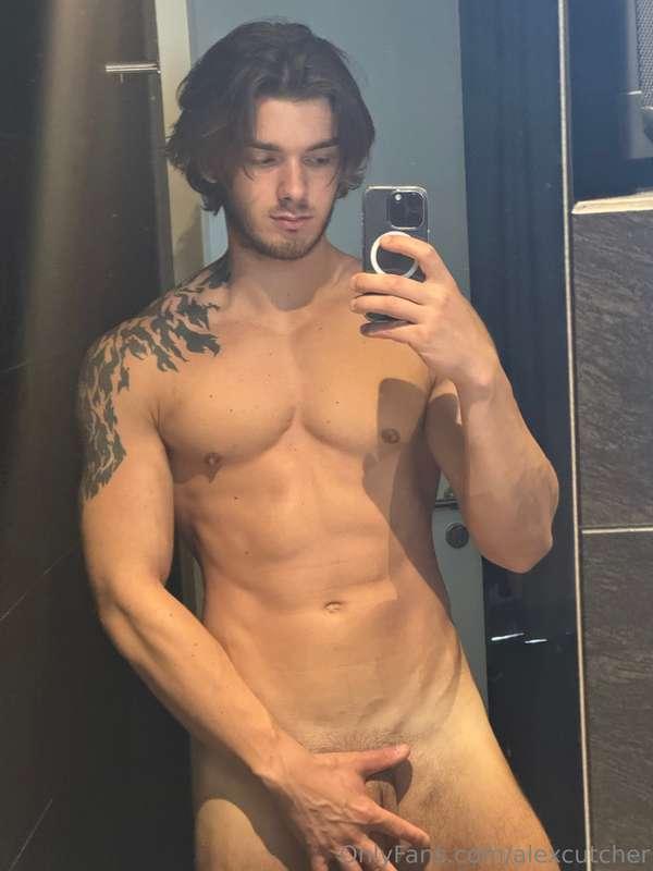 Mirror magic and a little bit of naughty mischief 🍆💥