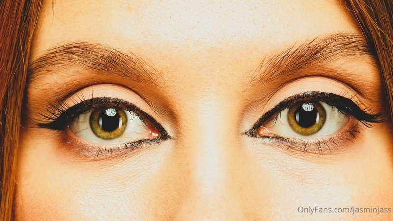 What eye colour is most attractive?😉😻
