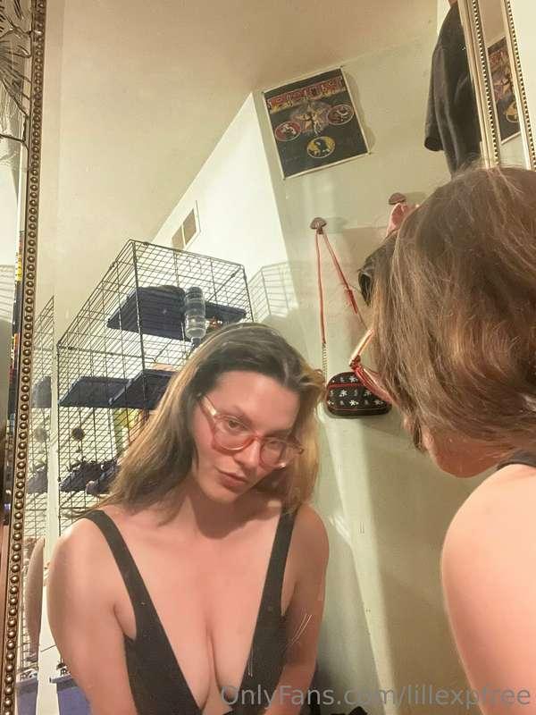 One piece swimsuits can be sexy too 🖤😌