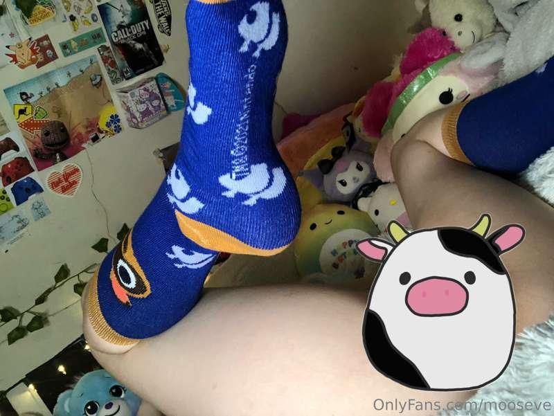 let’s cuddle and fuck 🧸✨
(( **pussy pics** ))