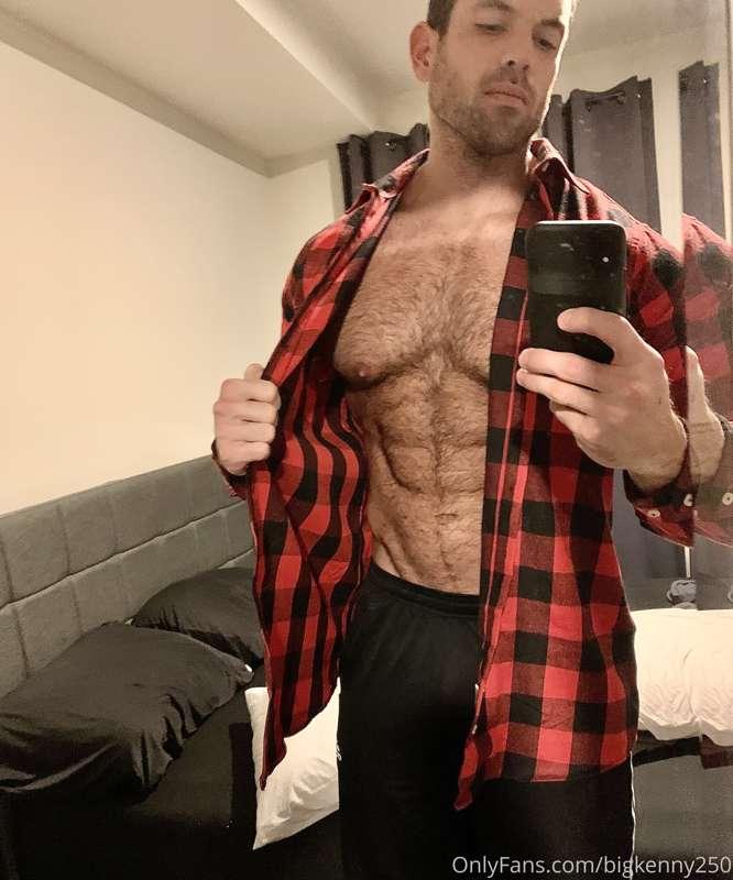 Paul Bunyan has got nothing on MASTER KENNY 🤴🏻💪🏼🤑