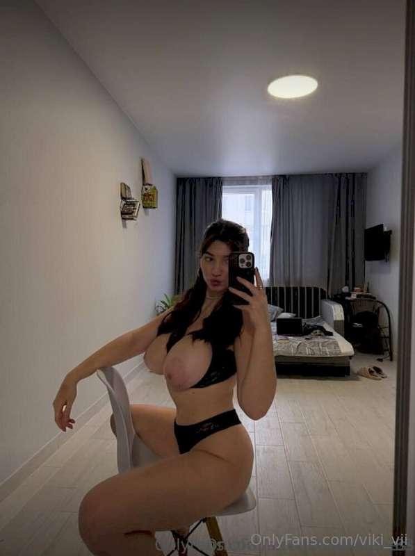 🔥 Step into paradise with her huge curves! 🔥@vikkkkii This b..