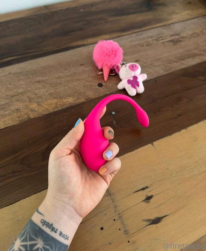 I'm pretty sure I had my first squirt with this toy. I won f..