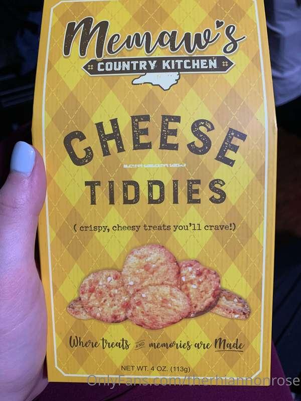 therhiannonrose image #0