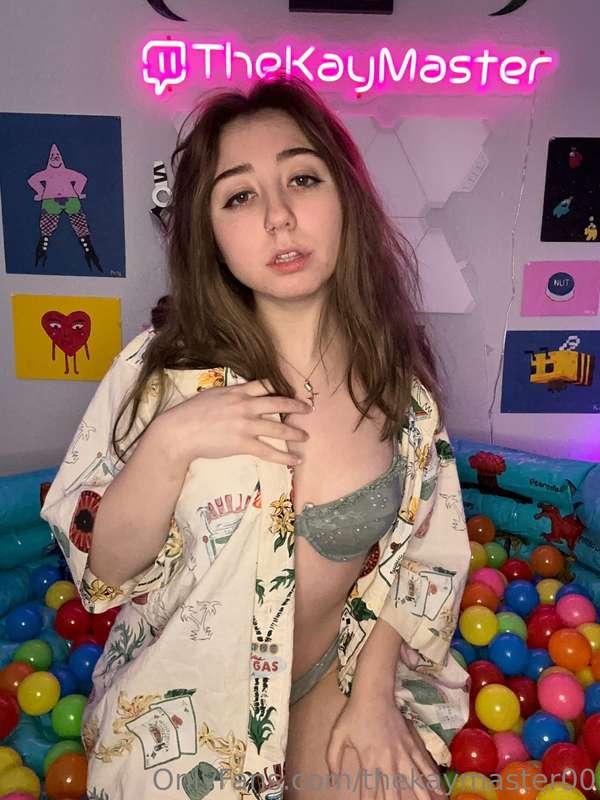 Jump in my play pin 💕