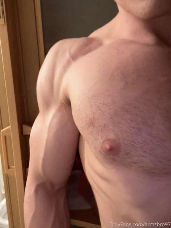 armzbro97 image #0