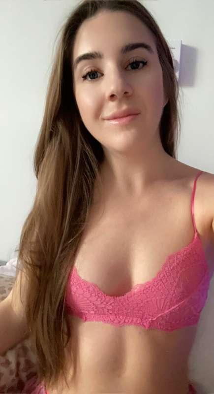 Happy Sunday 💘 has anyone had problems with onlyfans or is i..