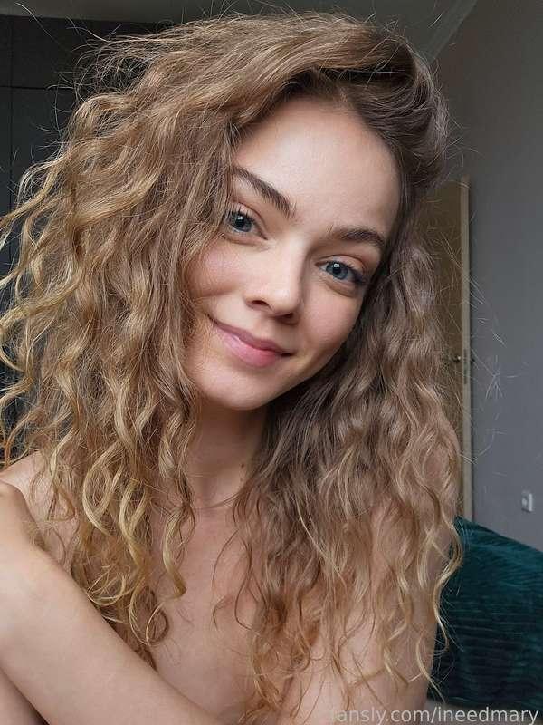Embracing the curls and the cozy vibes. 💫

#curlyhair #natural #smile #prettyface #beauty #pale #cute #foryou #daily #fyp