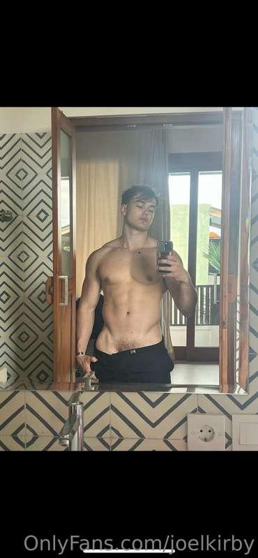 **On my own tonight and im bored, can you cum and keep me en..