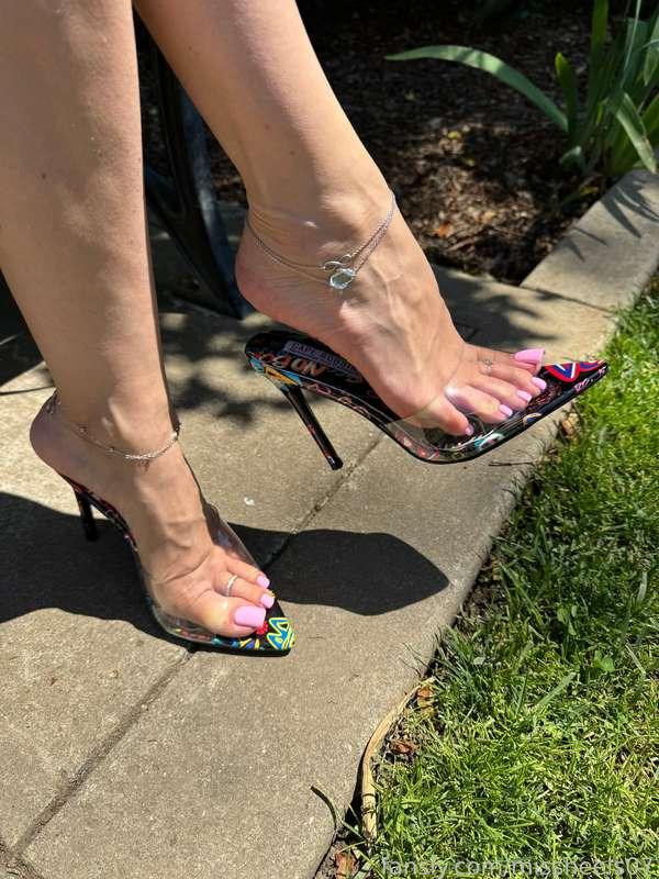 My new mules 🥰
#Feet #foot #worshipping #heels #footfetish #footjob #shoejob #stockings #nylon #soles #toes #sandals #footlicking #wedges #pedi #manicure #longnails #nails #legs #highheels #mules #pedicure #shoes #feetfetish #legs #cumshot #cum #cumonfeet 