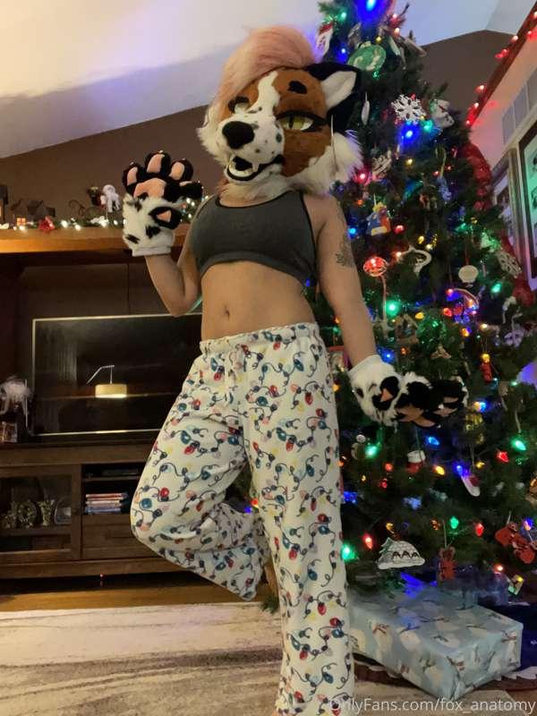 Am I cute in my Christmas pants?