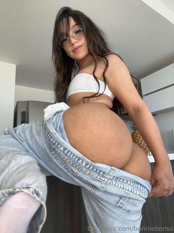 one more peek... but don’t get too used to it 🍑