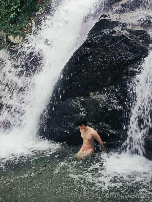 went to the waterfall~ 🏕️