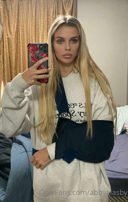 Hey babes… soooo I’ve broken my elbow which means I can’t re..
