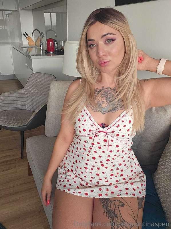 Who needs Netflix when you have this stunning tattooed babe ..