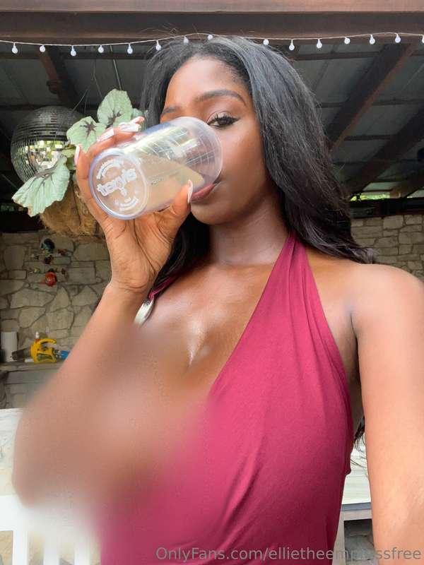 Are you thirsty for mommy’s titty? 😜(1 43 sec vid, 1 photo)