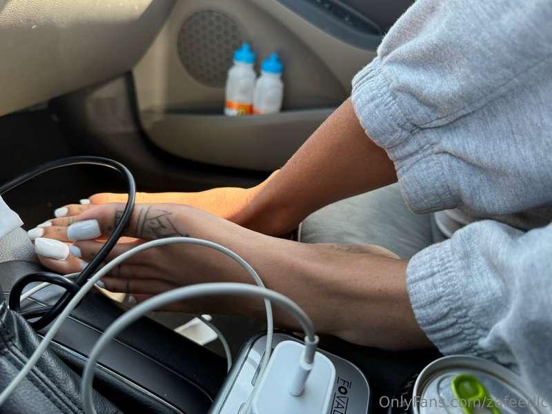 Car rides with these feet sound amazing huh 😏