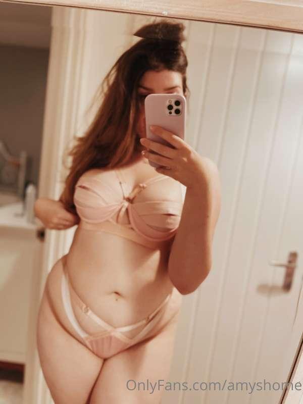 Cute outfit but my ass needs spanking….