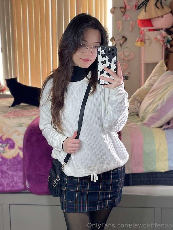 OOTD 💖 I’m so over the winter weather >~< 
Can’t wait for su..