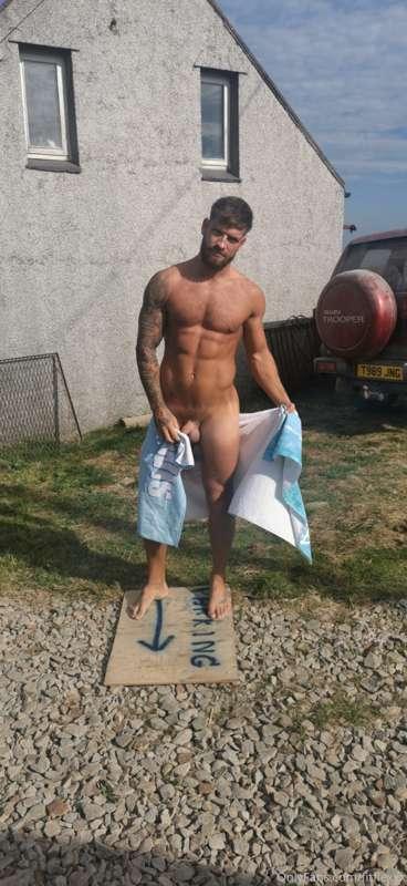 Swipe once for arse, twice for dick 🍑🍆