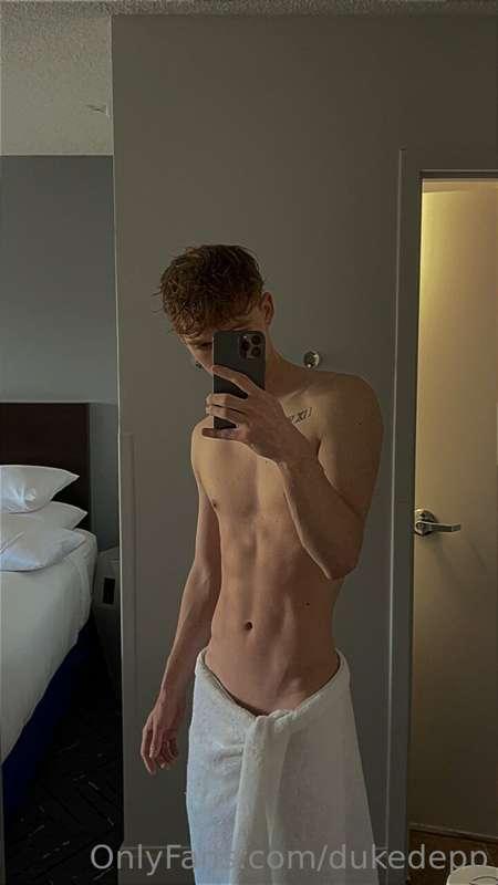 unlock to see me drop the towel 😈😈