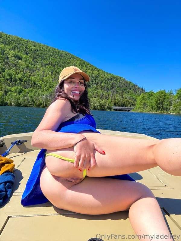 This ass makes waves 🌊