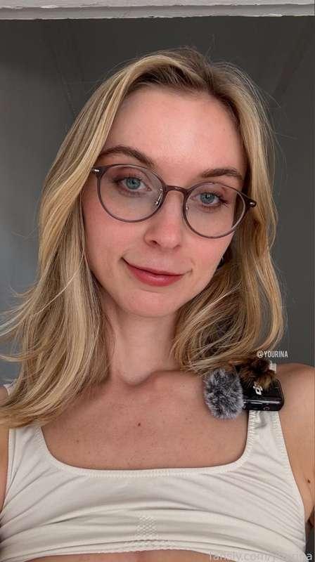 #Bigboobs #glasses #nerdy #goofy #nextdoor #jugs #fyp 