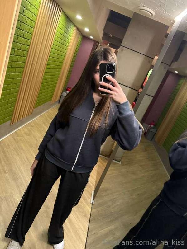 Just walking around in this comfortable and stylish outfit!☀..