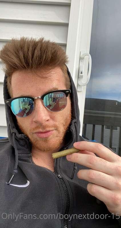 Any other stoners enjoying their Sunday?